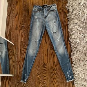 Aeropostale Skinny ripped jeans
